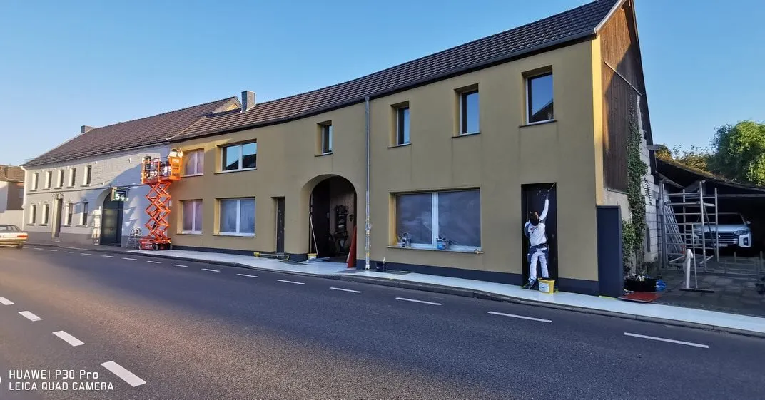 Fassadengestaltung Gelb/Schwarz